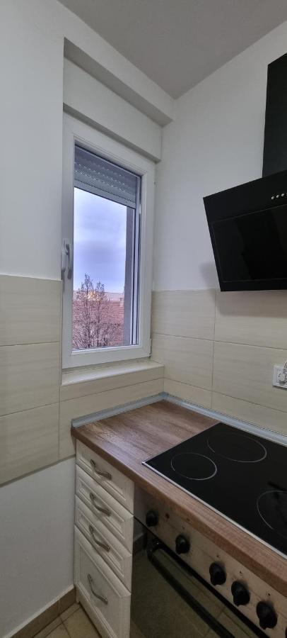 Grove II Apartment = Strict City Centre Novi Sad Luaran gambar