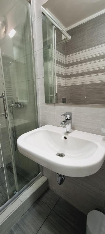 Grove II Apartment = Strict City Centre Novi Sad Luaran gambar