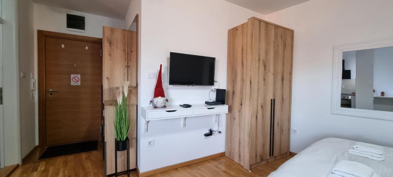 Grove II Apartment = Strict City Centre Novi Sad Luaran gambar